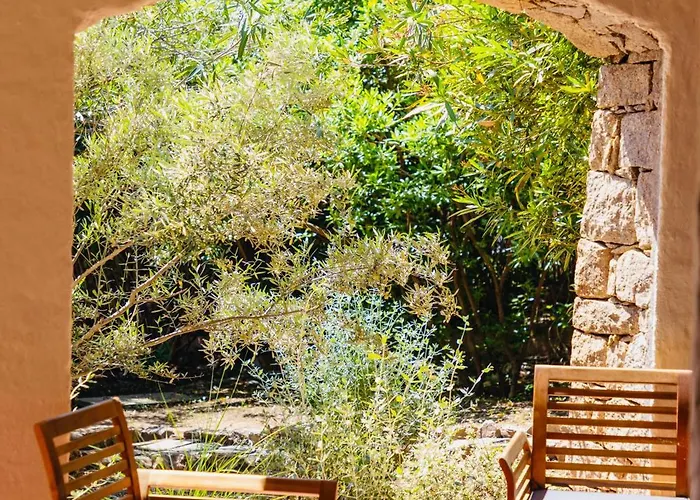 Hotell Balamb Garden A Cinarchesa